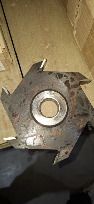 Фрези по дереву різні