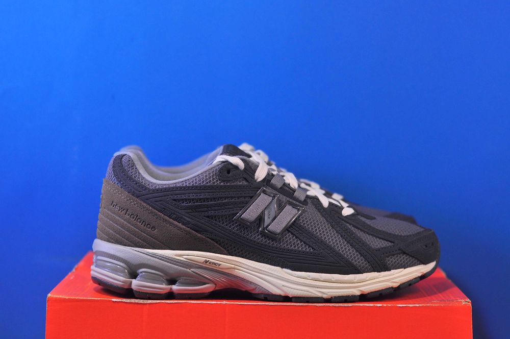 Кросівки New Balance 1906 Nike  Zoom Vomero Roam White/Beige