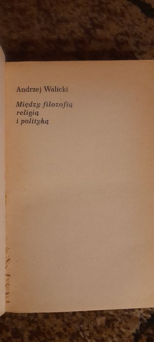 Między filozofią religią i polityką - Andrzej Walicki Wyd I Wa-wa 1983