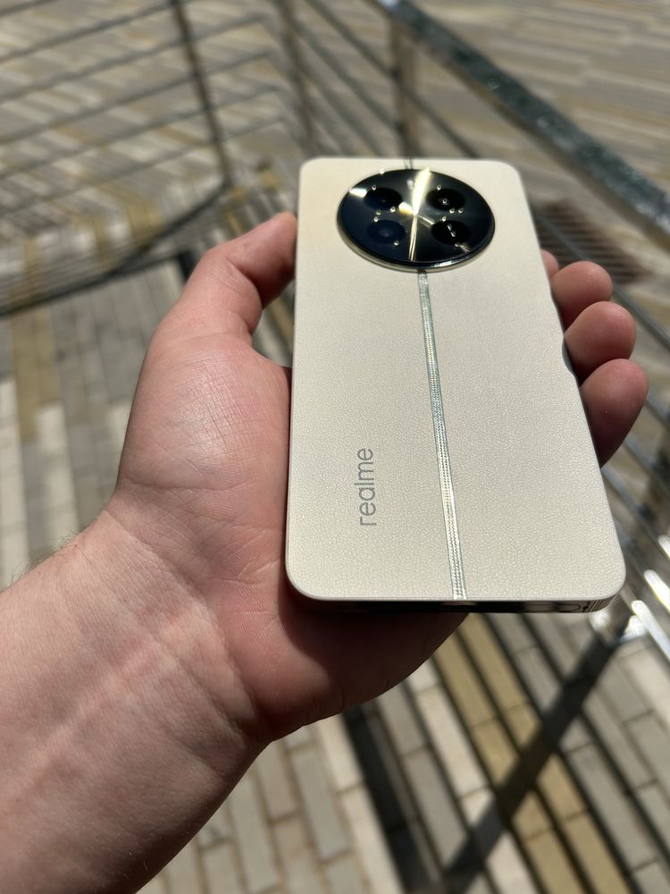 Смартфон Realme 12+ 5G 8/256GB Navigator Beige