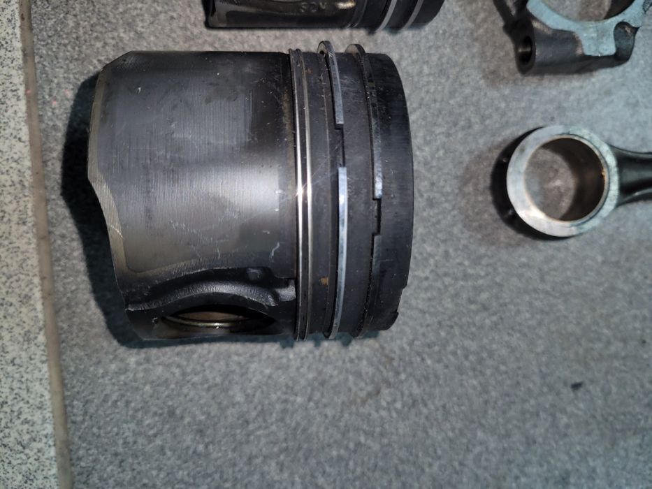 Поршень, шатун Двигун d4d 1.4 toyota yaris 2004 р.в.