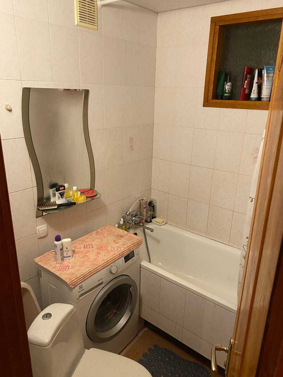 Без комісії! Продаж 3 кімнатна з меблями по вул. Незалежної України