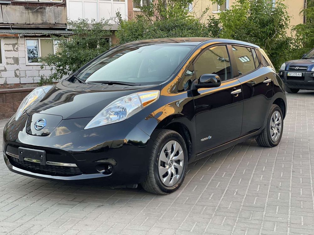 Електромобіль Nissan leaf