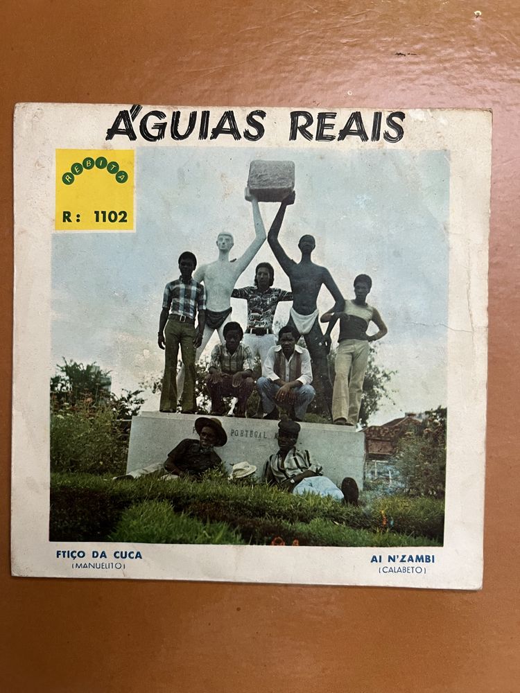 Vinil singles como novos.