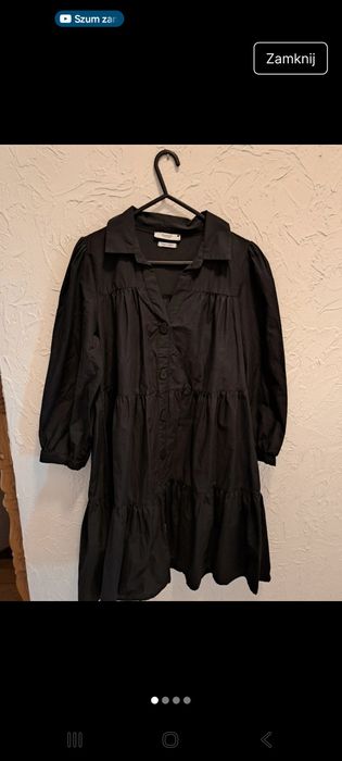 Czarna rozkloszowana sukienka literka A