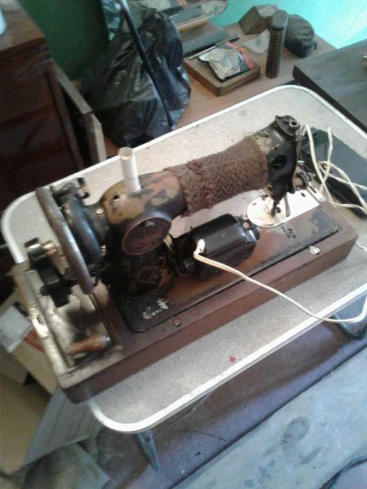 Швейная машинка "Подольская",с электроприводом,рабочая,состояние хор.