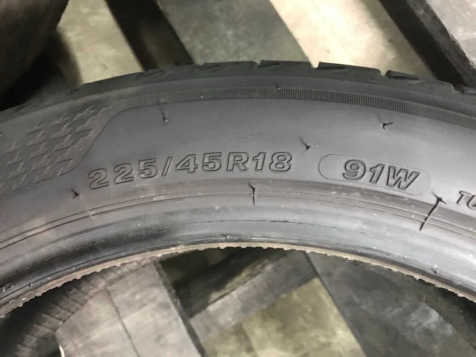 Шини Bridgestone 225/45r18 Пара літо б/у склад Оригінал