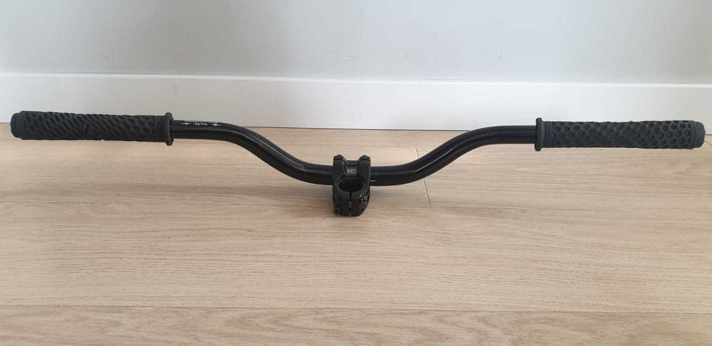 NS Bikes kierownica Lick i mostek Chemical - kompletny kokpit