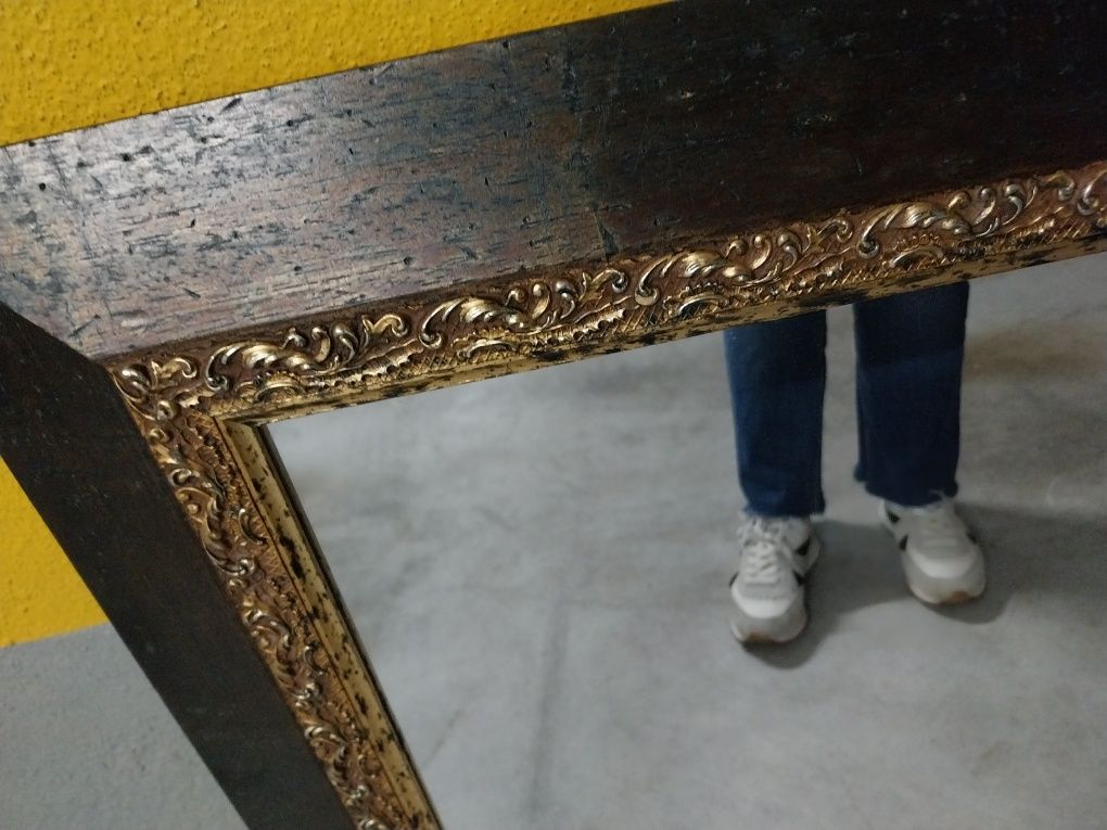 Espelho de parede com moldura