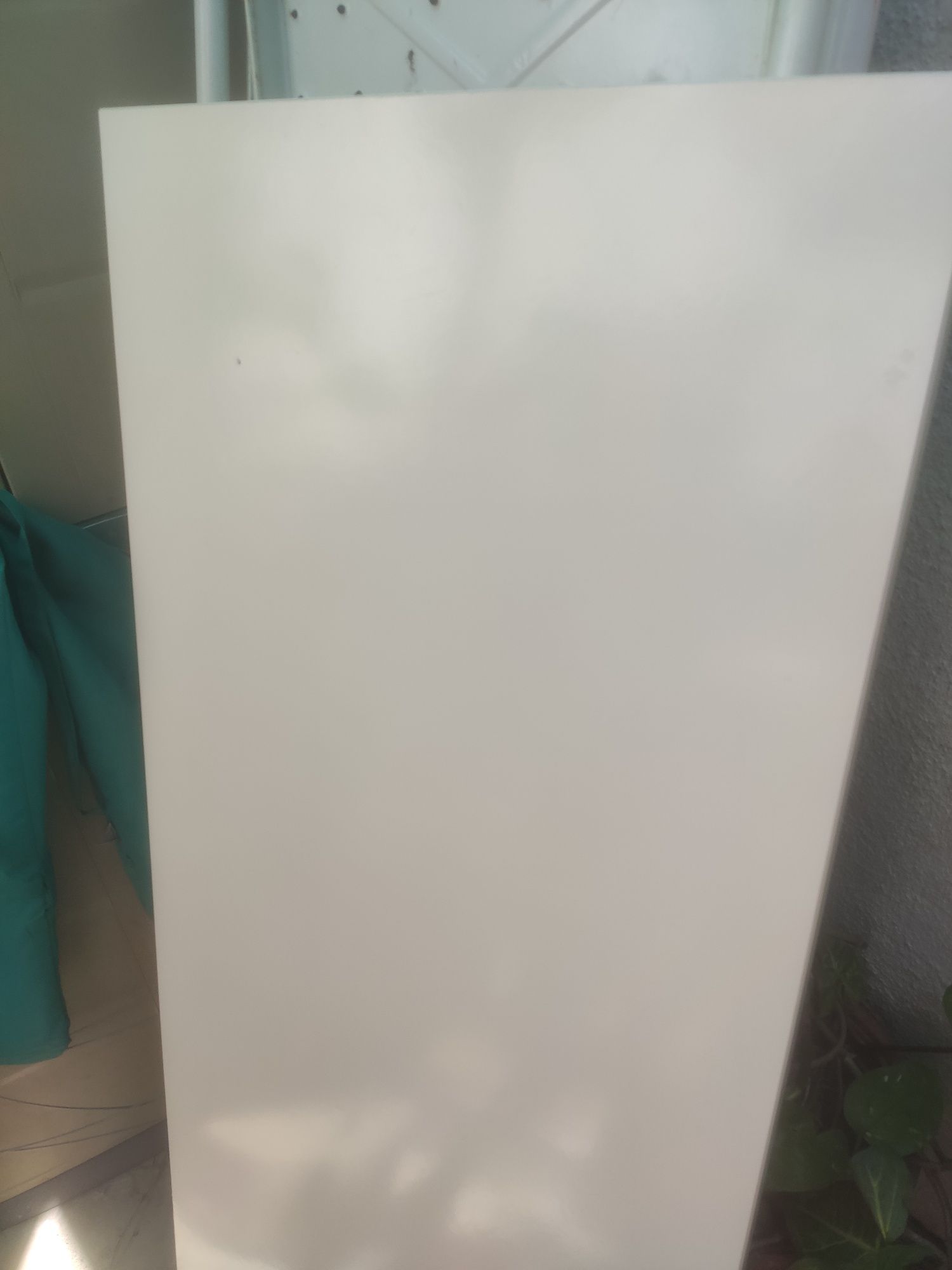 Cómoda hemnes com 3 gavetas branca em muito bom estado