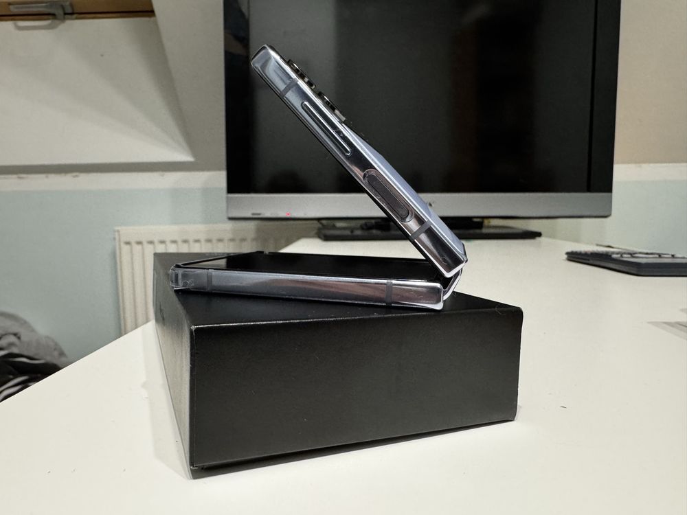 samaung galaxy z flip 4 256/8