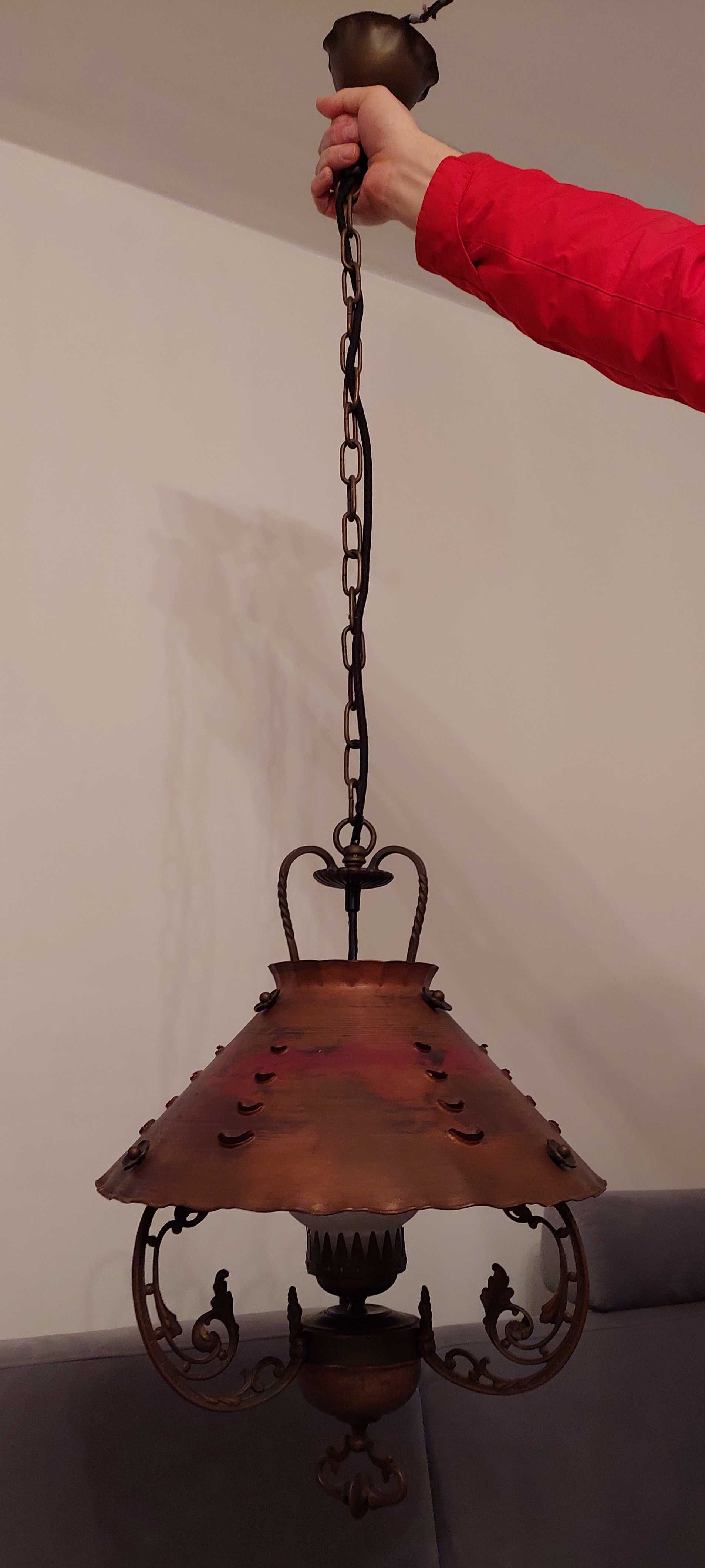 Stara miedziana lampa, metaloplastyka