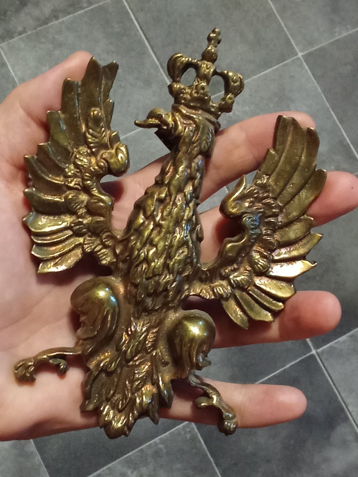 Orzeł z brązu z koroną herb godło figurka rzeźba z brązu monolit odlew