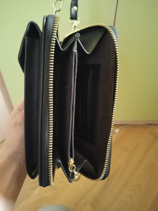 Продам черную барсетку