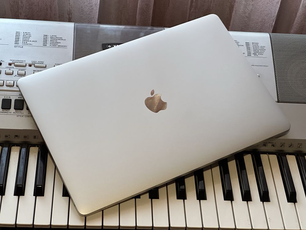 MacBook Pro 15 2019 | i7/16/256 | АКБ 93%