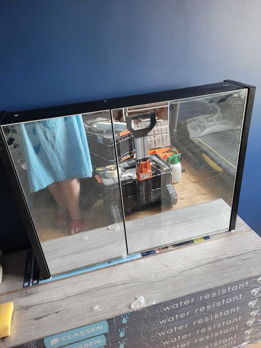 Szafka wisząca z lustrem