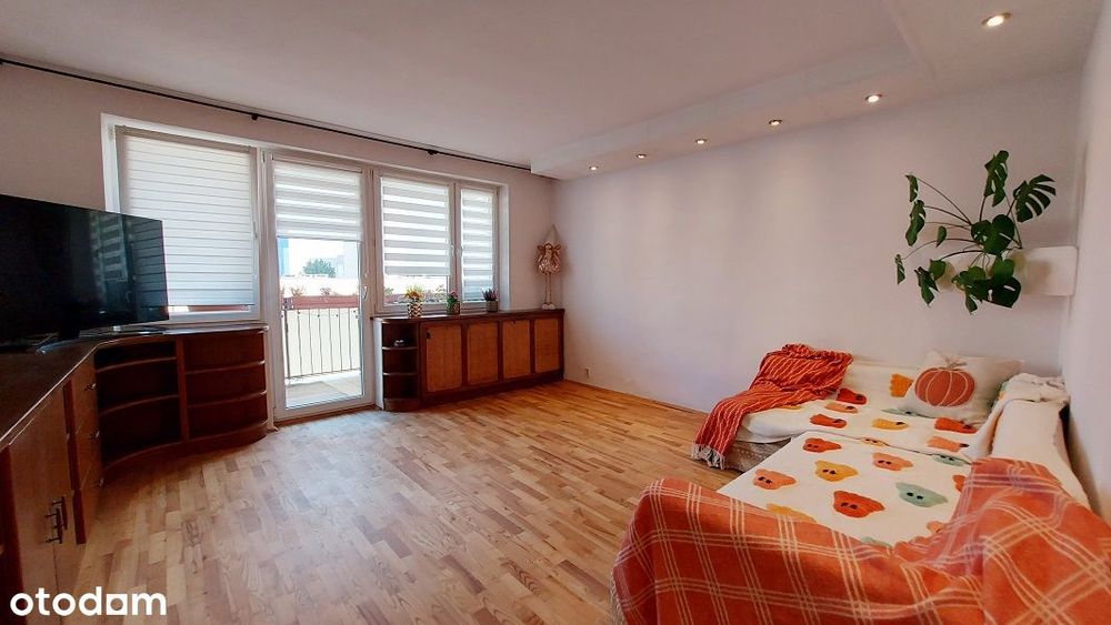 Słoneczne z miejscem postojowym i dużą piwnicą.