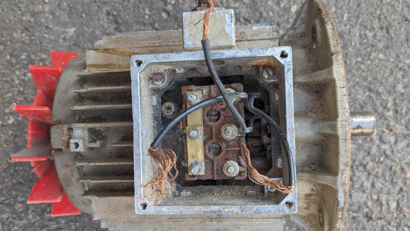 Двигатель 0.75 KW .380/220. 940 оборотов .Made in Czechoslovakia