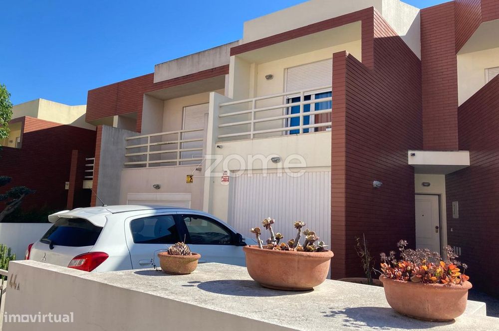 Fantástica Moradia T4+2 em Paço de Arcos