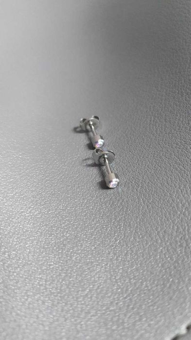 Tampões para os ouvidos. Aço médico.