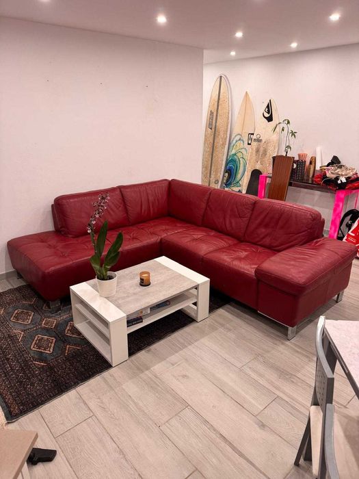 Sofá em pele vermelha, red leather sofa