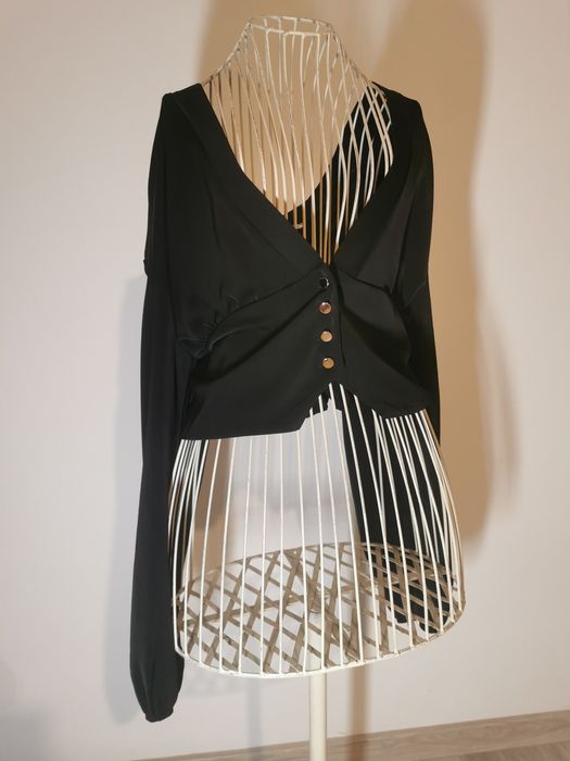 Śliczna bluzka z dekoltem