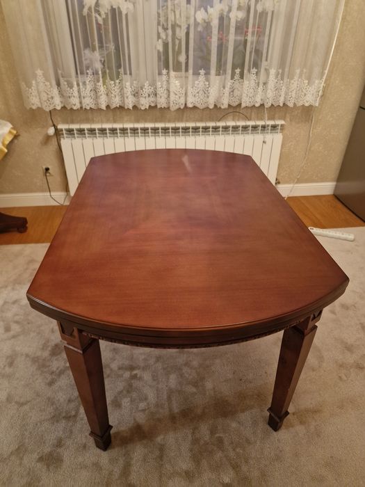 Stół drewniany rozkładany.