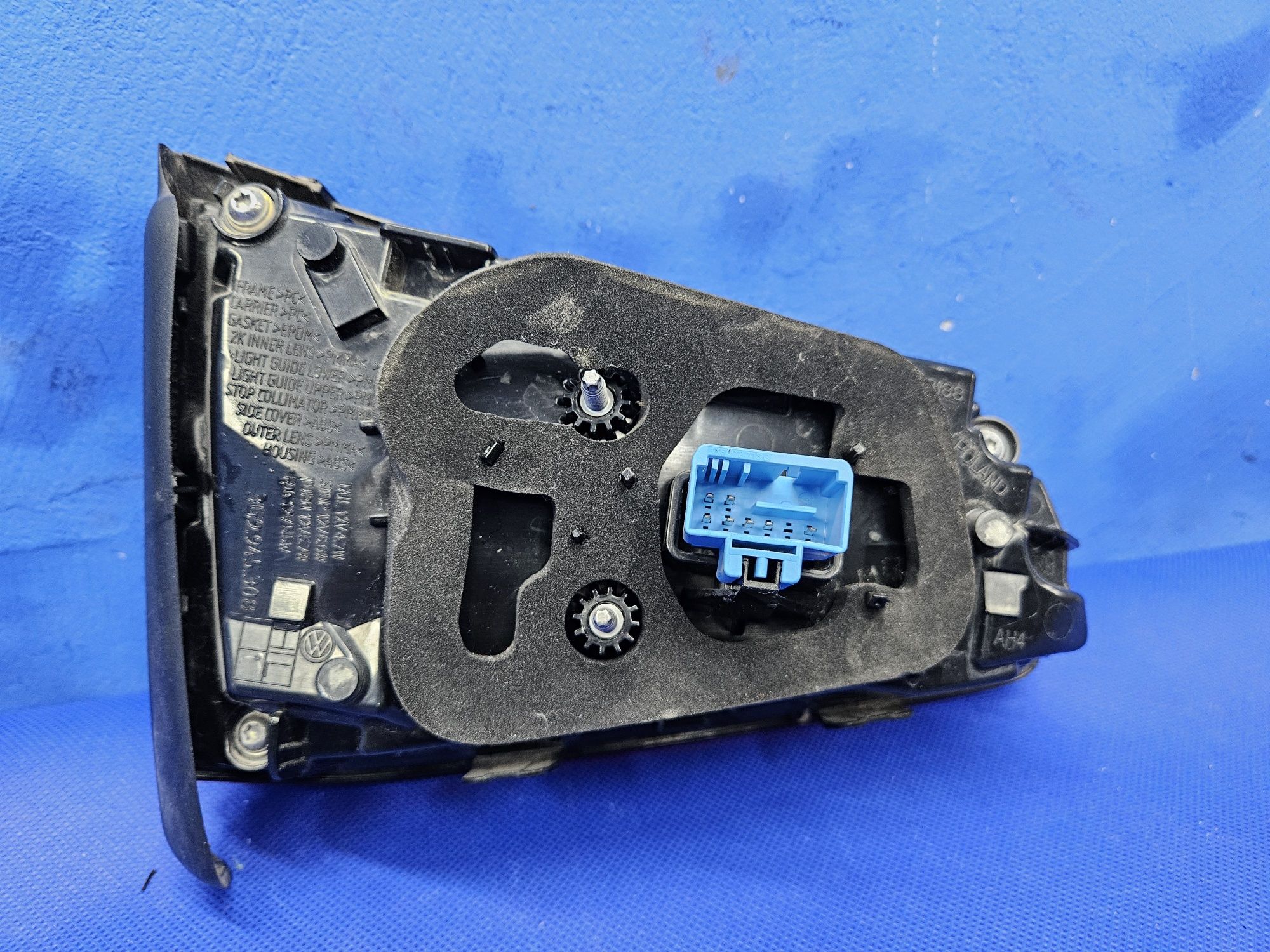 LAMPA tylna prawa VW PASSAT B8 kombi lift LED Europa w klapę prawy tył