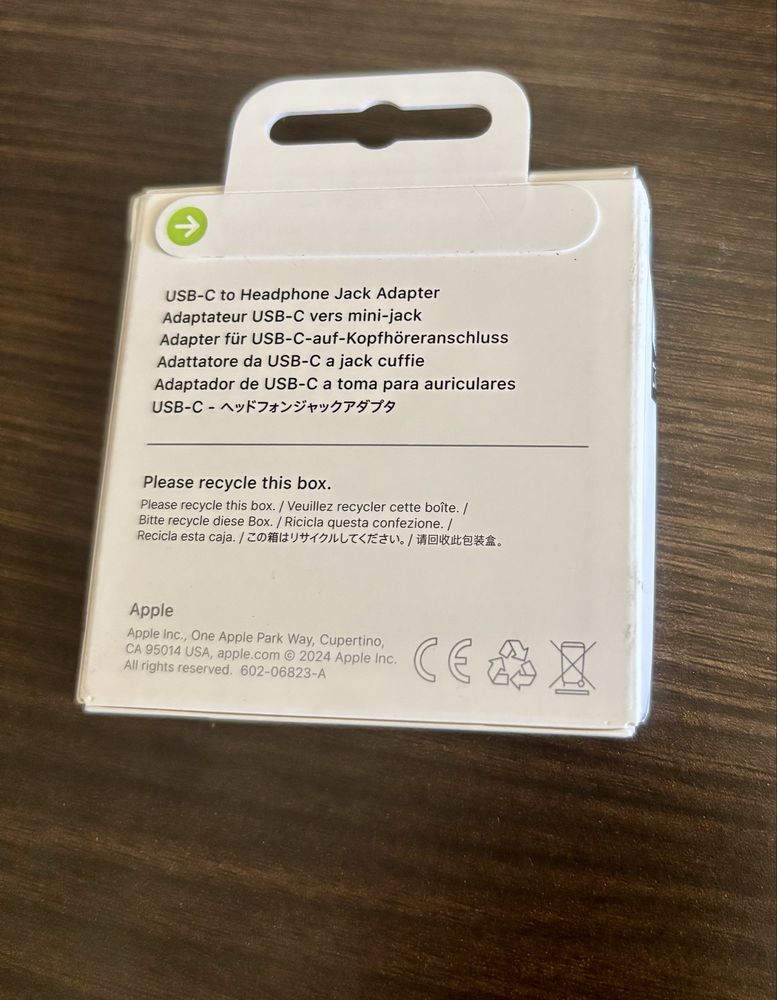 USB-C to Headphone Jack adapter Apple nowe