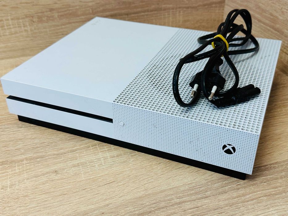 Konsola Microsoft Xbox One S 1TB Stan przeciętny Opis