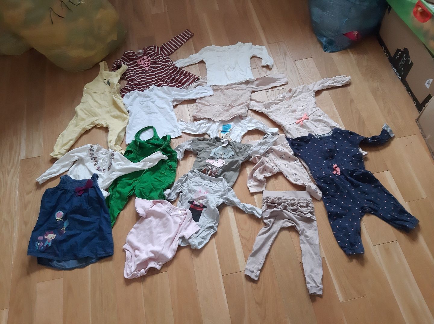 Duży worek paczka paka ubrań ubranek dziewczynka 80 roz 25 sztuk