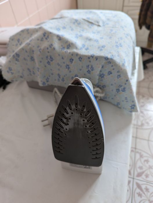 Żelazko elektryczne Ricco  1200 W