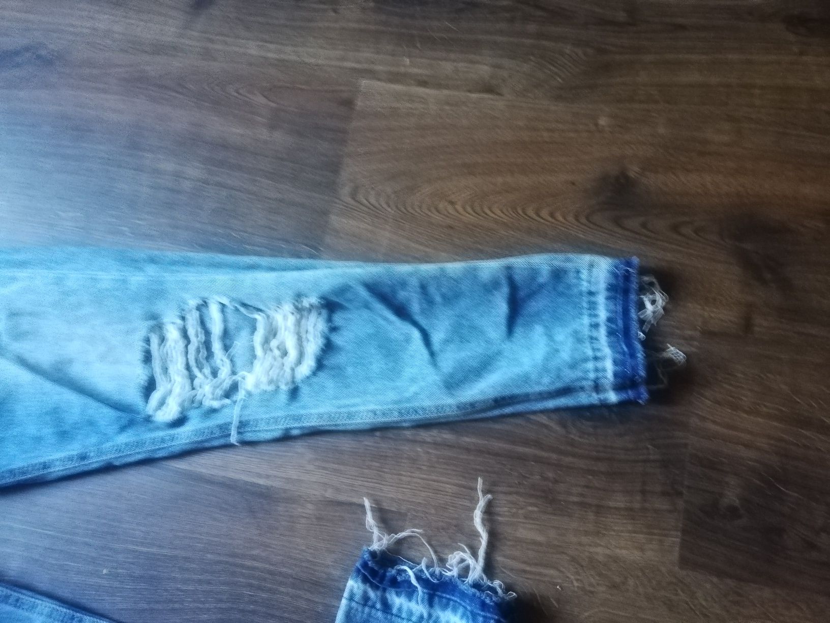 Spodnie dziury jeans