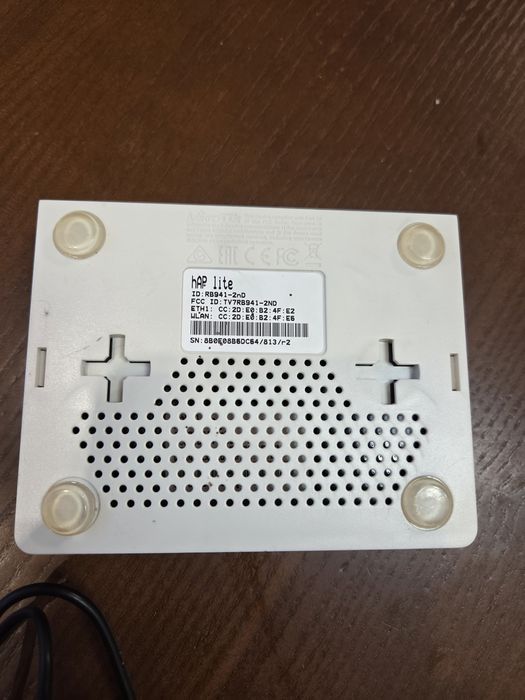 Маршрутизатор роутер MikroTik hAP Lite (RB941-2nD)
