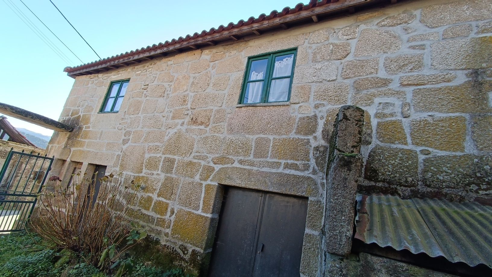 Moradia em Pedra. Vilar de Ferreiros. Mondim de Basto
