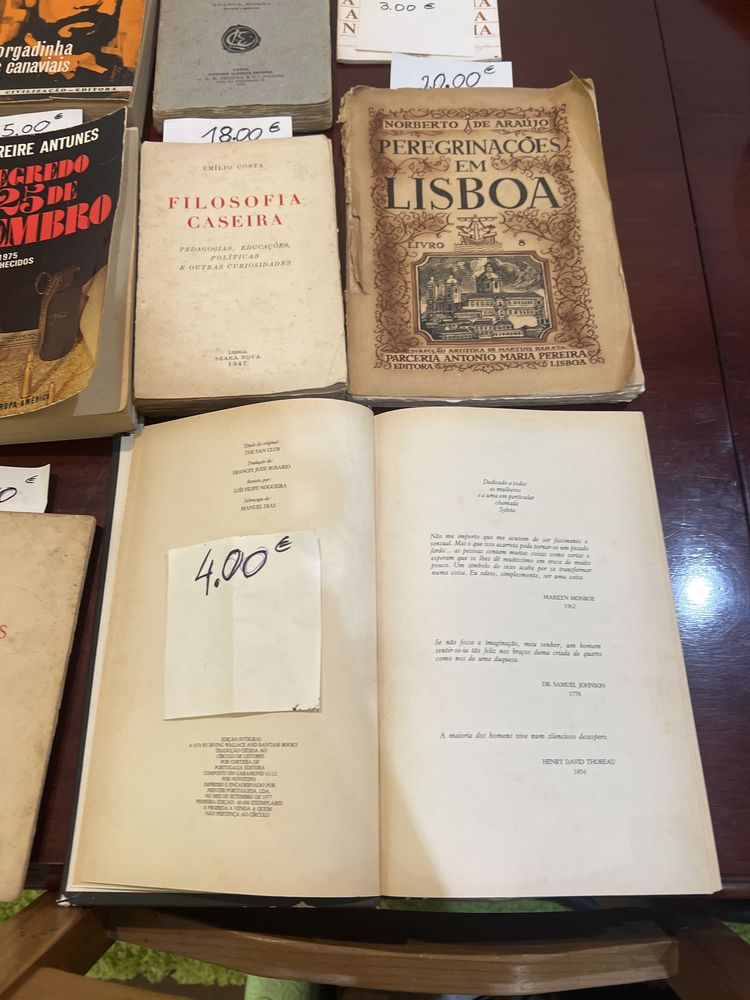 Varios livros cada um com seu preco