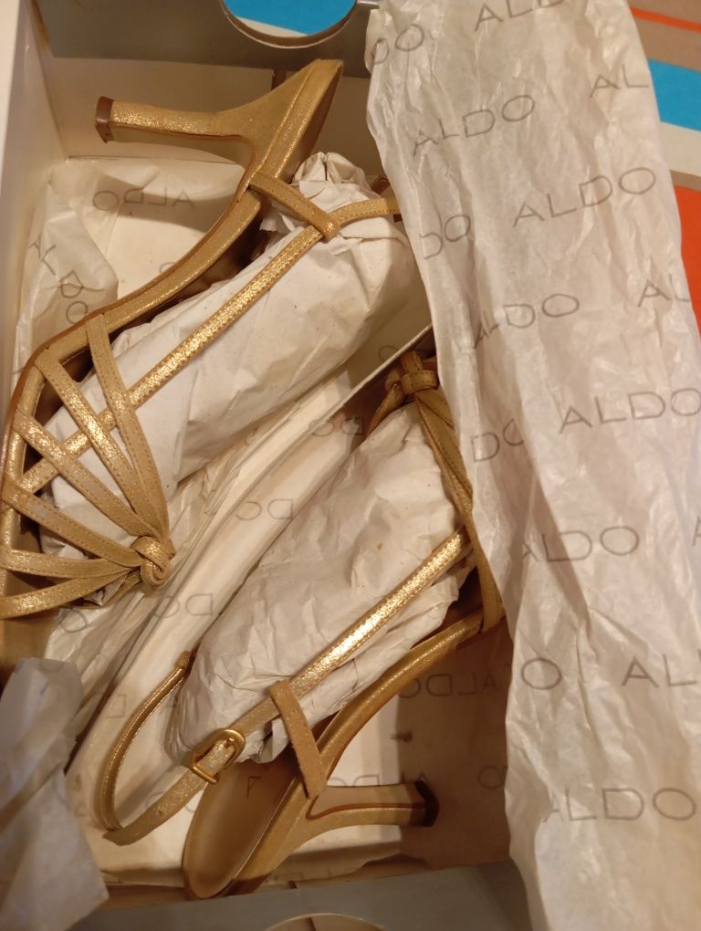 Sandalias ALDO Douradas