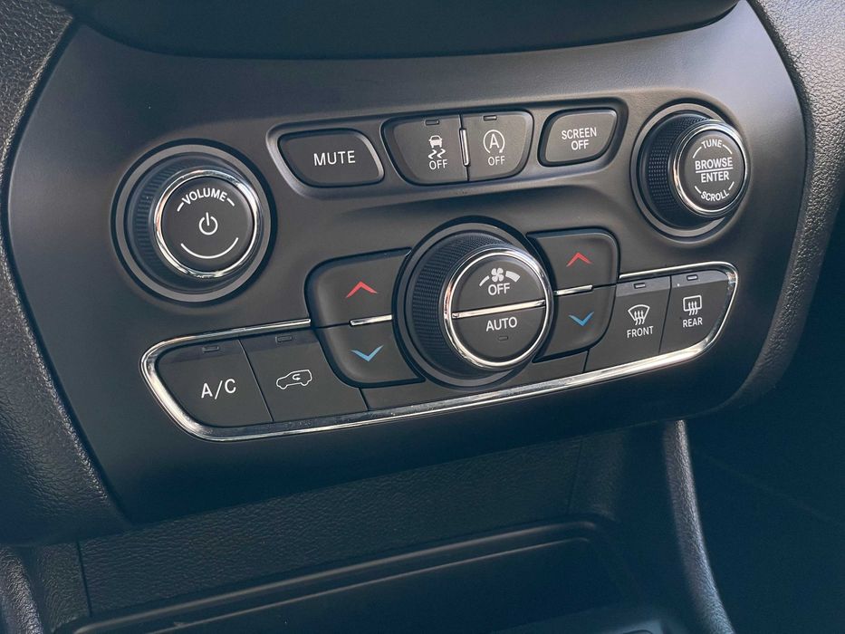 Jeep Cherokee 2021 бензин 3.2