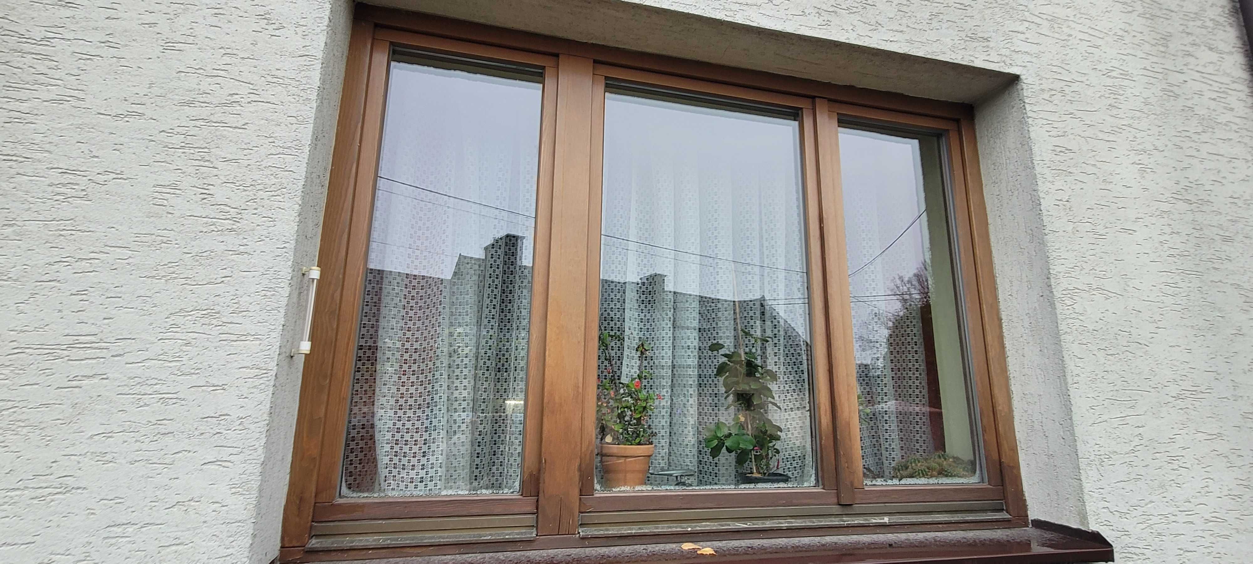 Okno drewniane w bardzo dobrym stanie