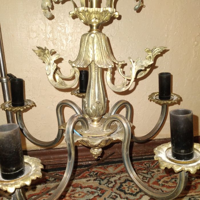 Бронзовая люстра        .