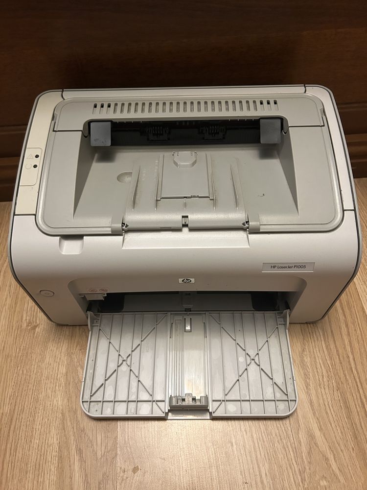 HP p1005, чудовий принтер, картридж в принтері є, проводи всі також є