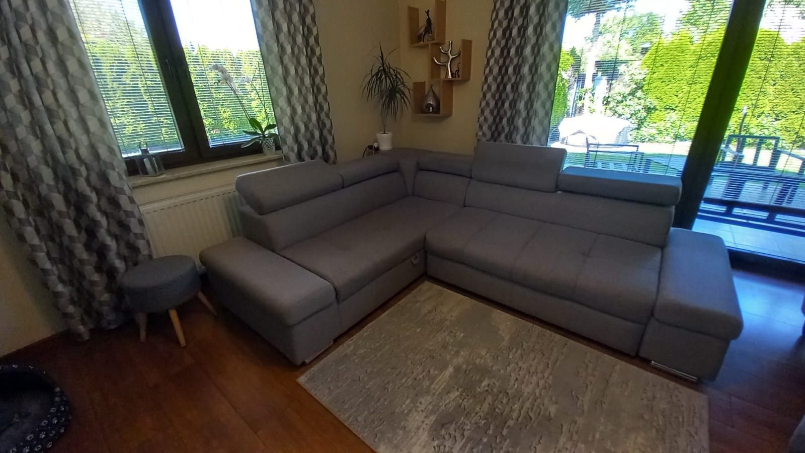 Narożnik szary z pojemnikiem