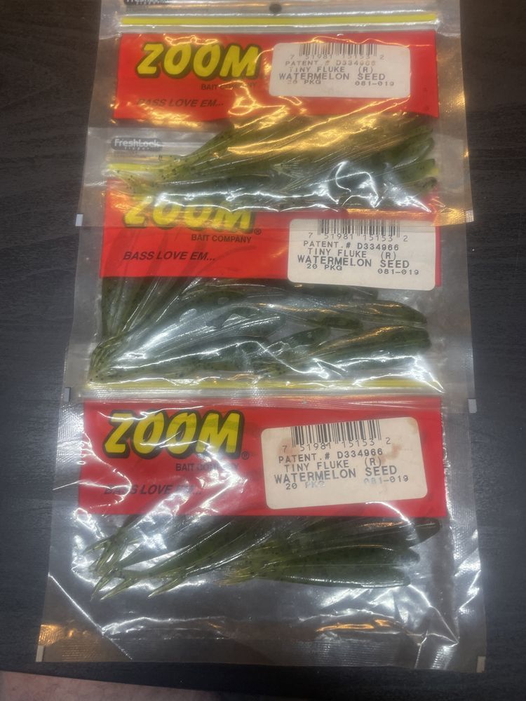 3 pacotes vinis de pesca marca ZOOM modelo tiny fluke cor watermelon