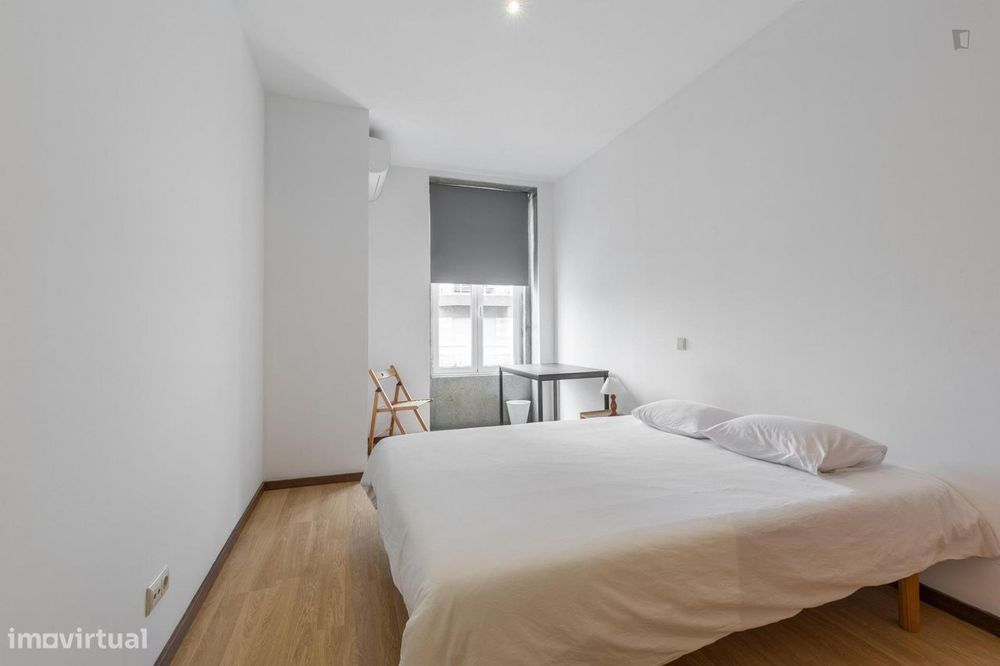 145086 - Quarto com cama de casal, com casa de...
