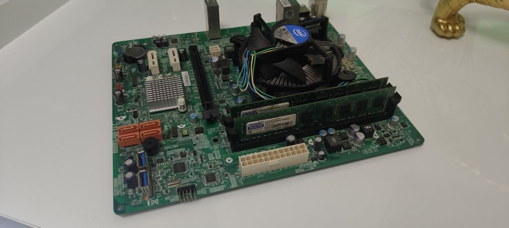 MSI 7728 + i5 2500k + 8Gb Ram Zestaw