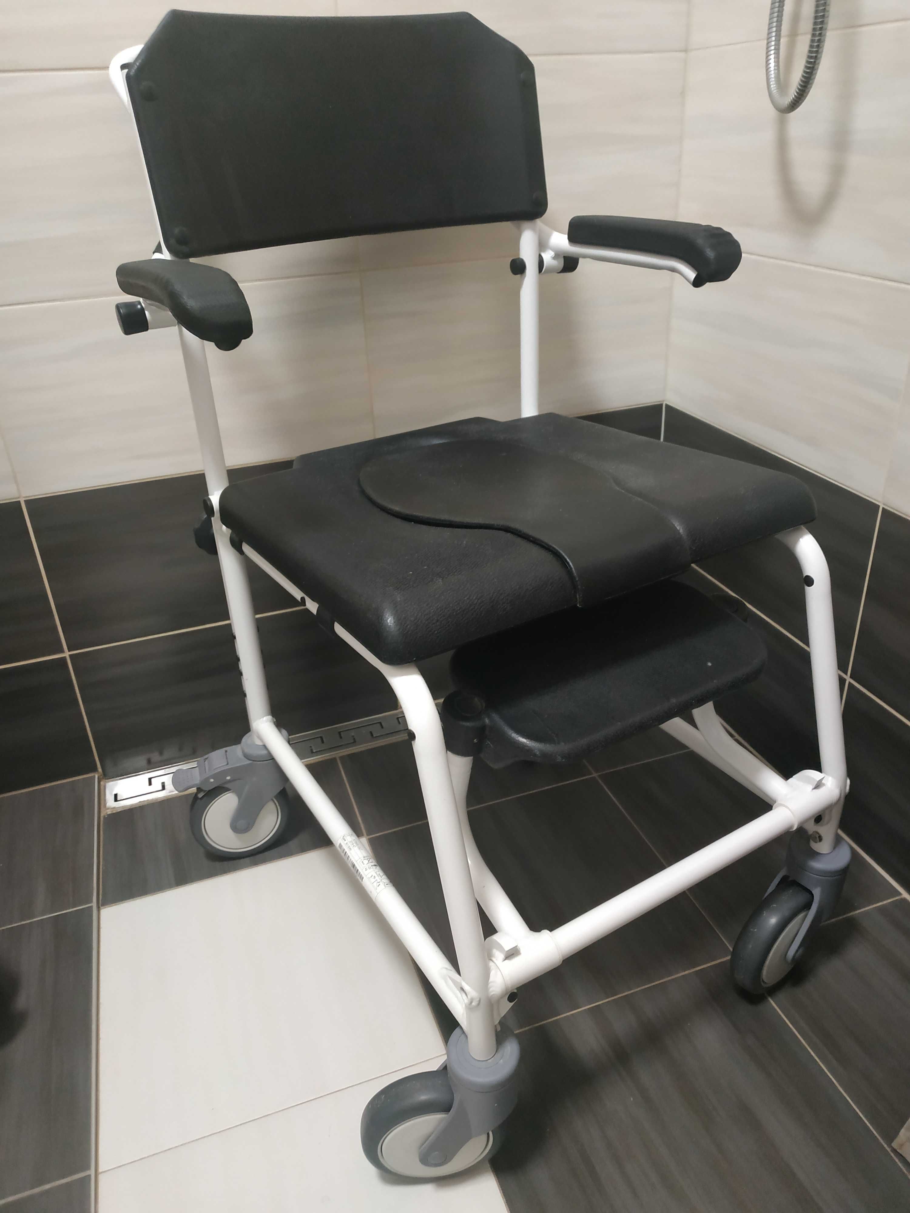 Wózek inwalidzki pod prysznic Meyra