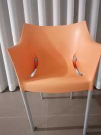 Cadeira design Philippe Starck cor de cenoura