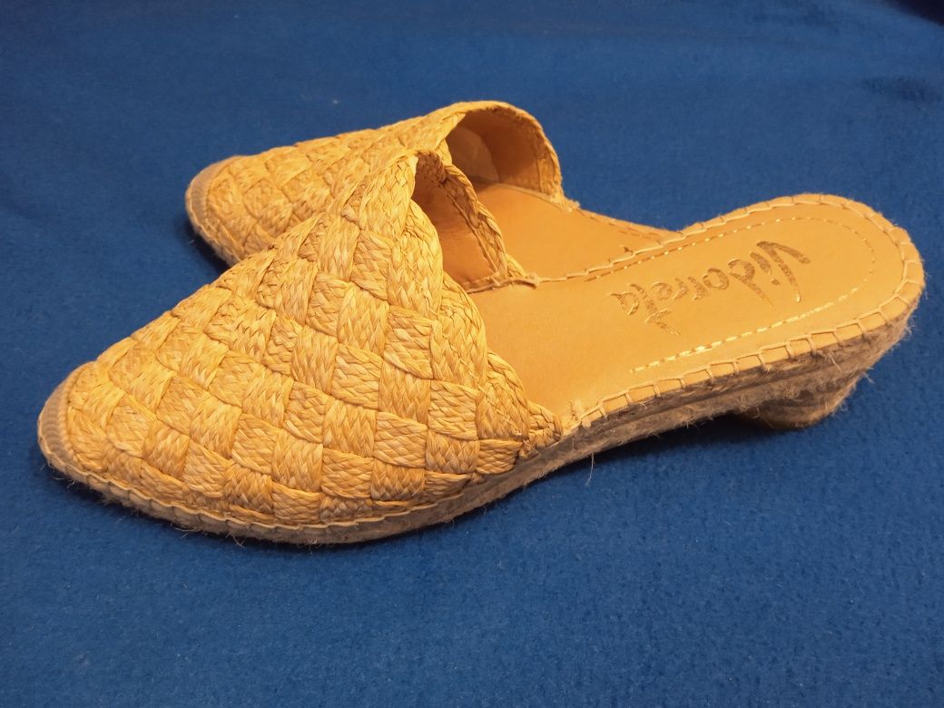 Жіноче взуття шльопанці туфлі Vidorreta