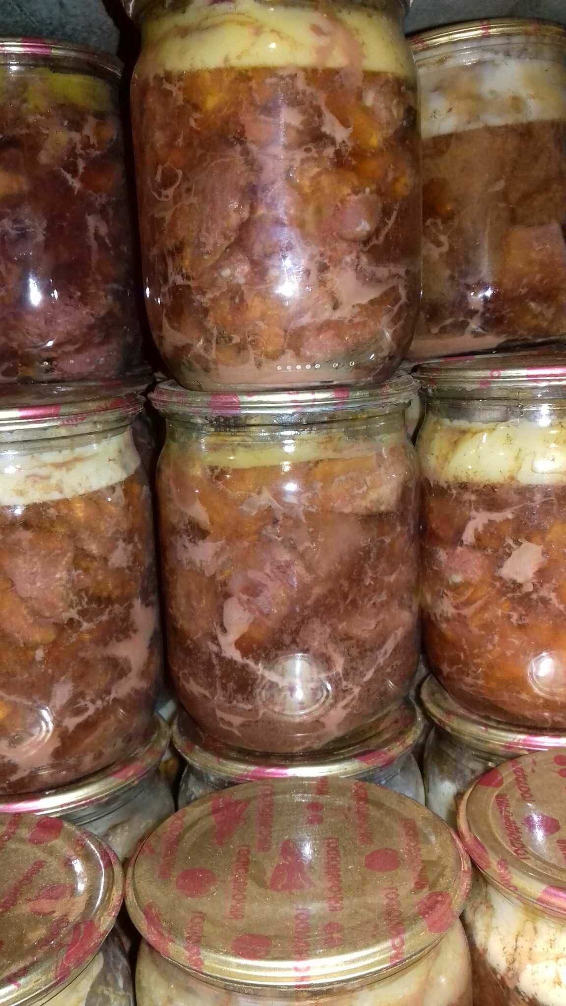 Продам говяжью тушенку.