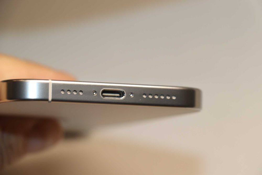 Apple iPhone 16 Pro Max 256GB White Titanium, заблокирован по ID!